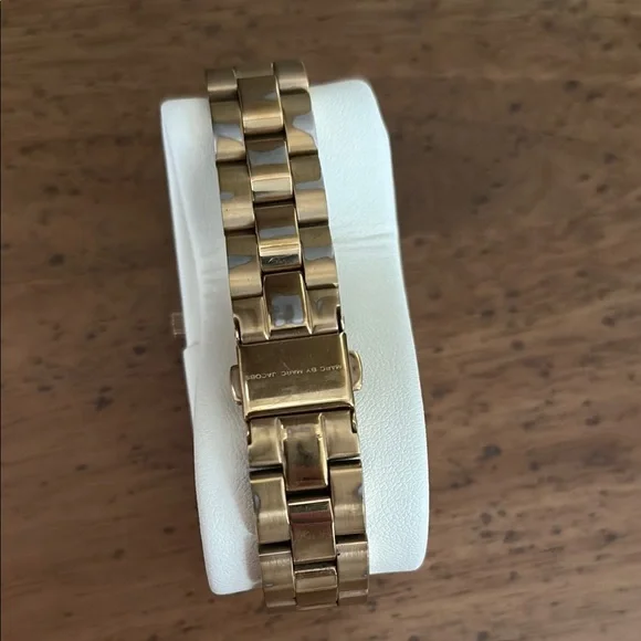 Marc by Marc Jacobs Gold Watch - Picture 3 of 10